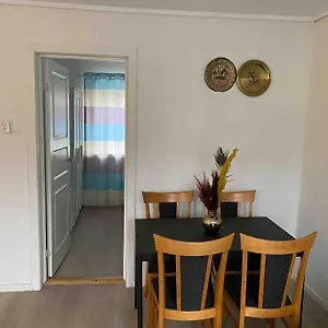 Apartment Lovely 2 Bedroom With Free Parking, Bergen
